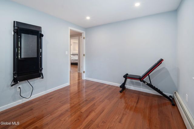 7 Garrison Lane, Clifton Park, NY 12019