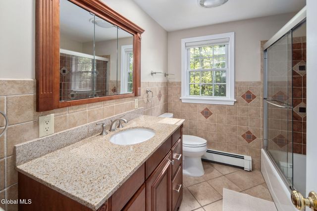 7 Garrison Lane, Clifton Park, NY 12019