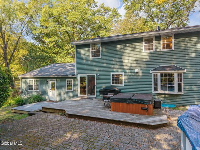 7 Garrison Lane, Clifton Park, NY 12019