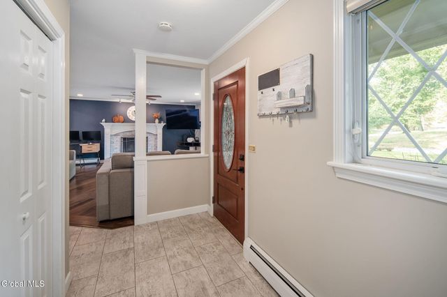 7 Garrison Lane, Clifton Park, NY 12019