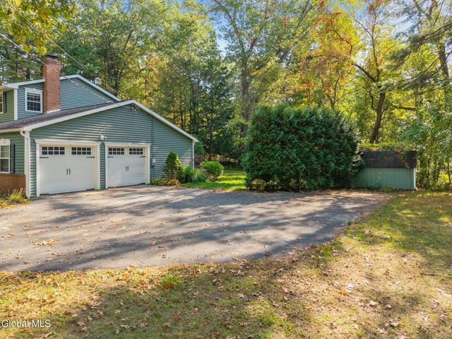 7 Garrison Lane, Clifton Park, NY 12019