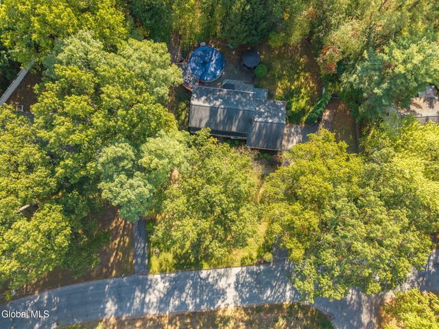 7 Garrison Lane, Clifton Park, NY 12019