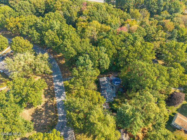 7 Garrison Lane, Clifton Park, NY 12019