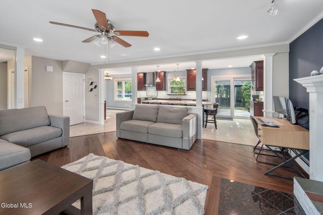 7 Garrison Lane, Clifton Park, NY 12019