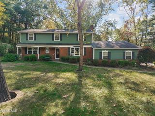 7 Garrison Lane, Clifton Park, NY 12019