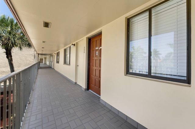 4489 Luxemburg Court 306, Lake Worth, FL 33467