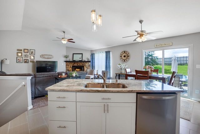 524 Parkview DRIVE, Johnson Creek, WI 53038