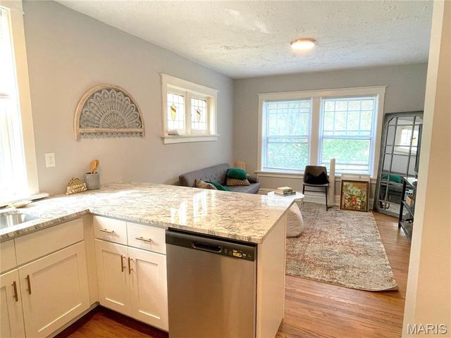 4560 Flad Avenue, St Louis, MO 63110