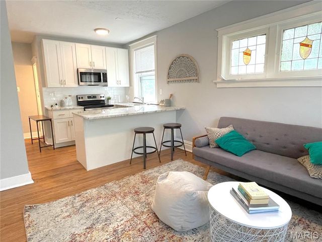 4560 Flad Avenue, St Louis, MO 63110