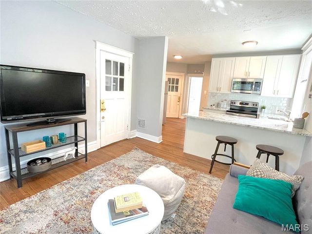 4560 Flad Avenue, St Louis, MO 63110
