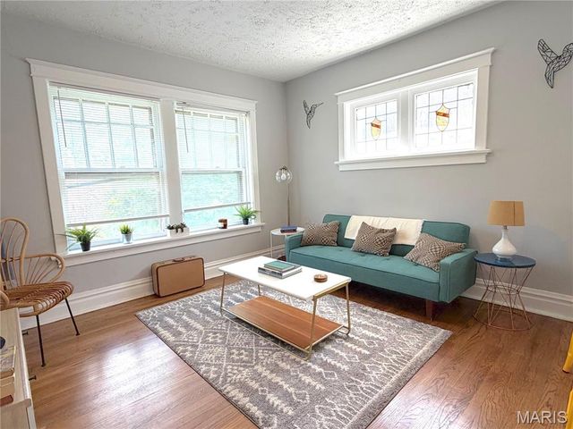 4560 Flad Avenue, St Louis, MO 63110