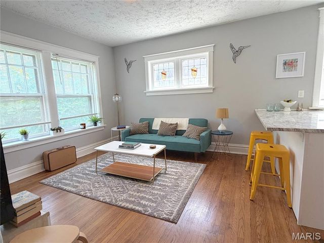 4560 Flad Avenue, St Louis, MO 63110