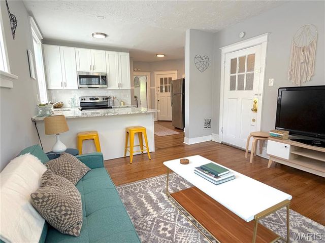 4560 Flad Avenue, St Louis, MO 63110