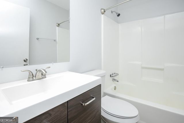 1890 Lamplighter Way, Snellville, GA 30078