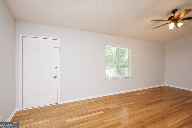 1890 Lamplighter Way, Snellville, GA 30078