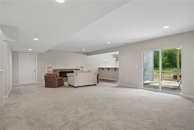 120 Howard Ave, Swisher, IA 52338