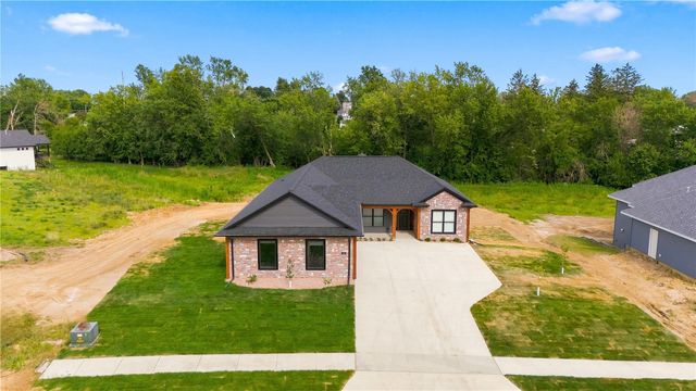 120 Howard Ave, Swisher, IA 52338