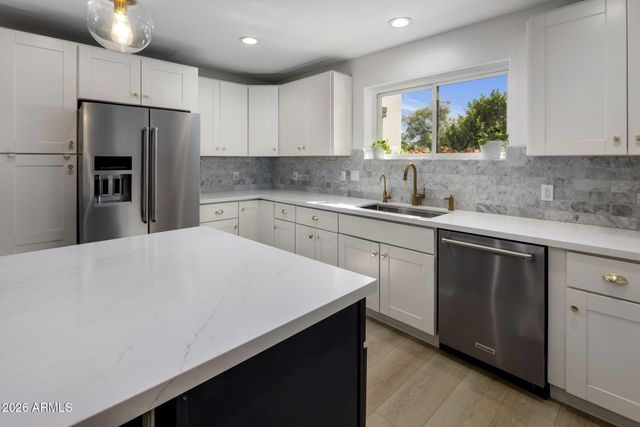 2020 E STATE Avenue, Phoenix, AZ 85020