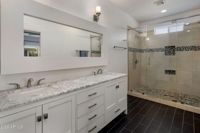 2020 E STATE Avenue, Phoenix, AZ 85020