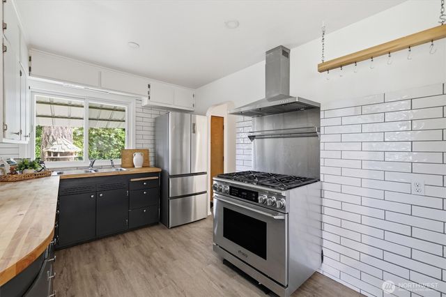 1027 S 124th Street, Seattle, WA 98168
