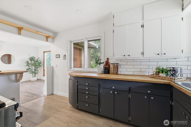 1027 S 124th Street, Seattle, WA 98168
