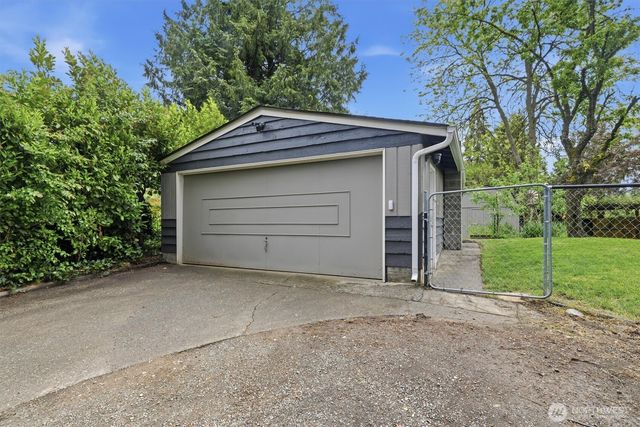 1027 S 124th Street, Seattle, WA 98168