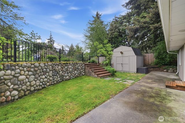 1027 S 124th Street, Seattle, WA 98168