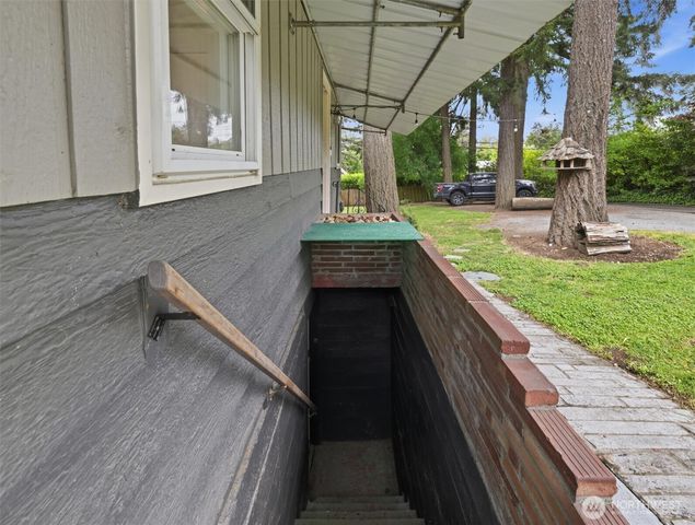 1027 S 124th Street, Seattle, WA 98168