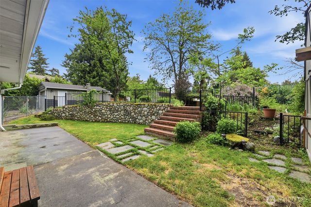 1027 S 124th Street, Seattle, WA 98168