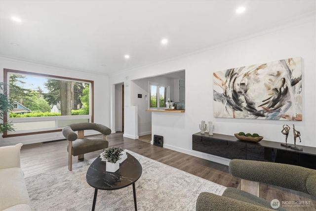 1027 S 124th Street, Seattle, WA 98168