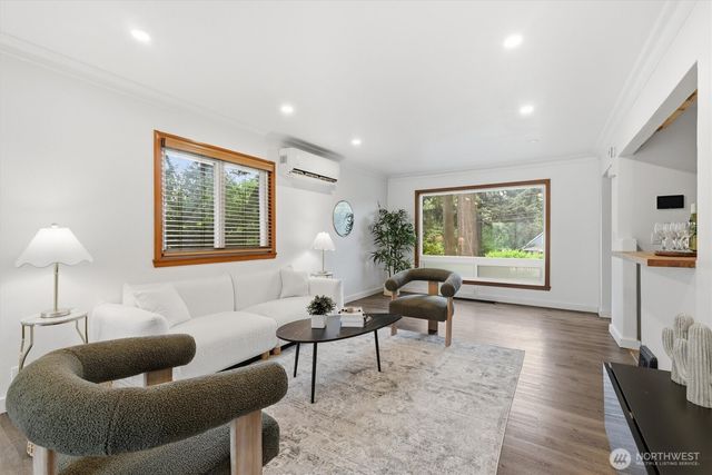 1027 S 124th Street, Seattle, WA 98168