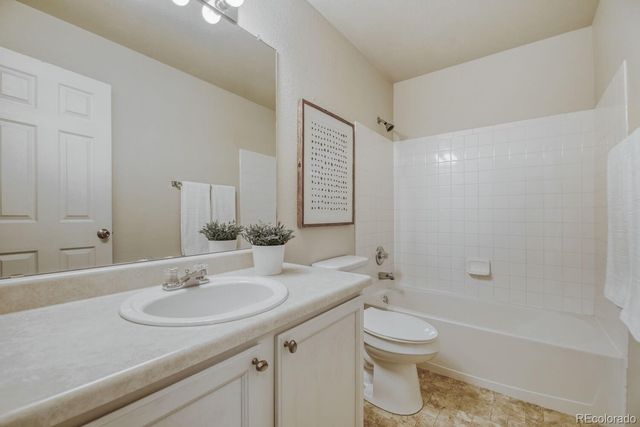 19174 E Wyoming Drive 103, Aurora, CO 80017