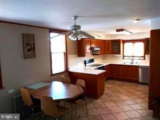 121 W 6TH AVE, Conshohocken, PA 19428