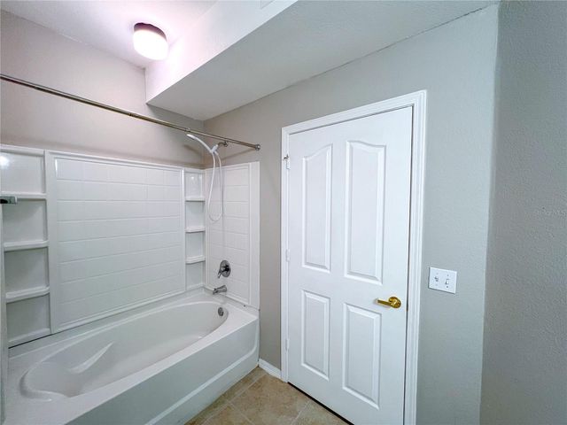 2211 NW 16TH TERRACE 2211, Gainesville, FL 32605