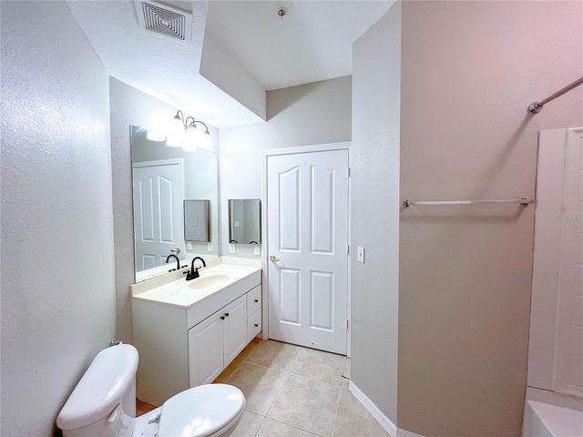 2211 NW 16TH TERRACE 2211, Gainesville, FL 32605