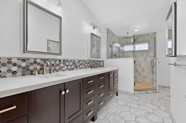 9507 Corona Avenue NE, Albuquerque, NM 87122