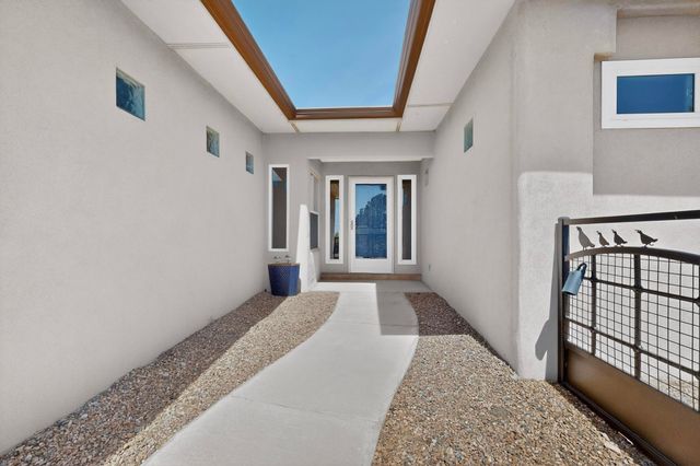 9507 Corona Avenue NE, Albuquerque, NM 87122