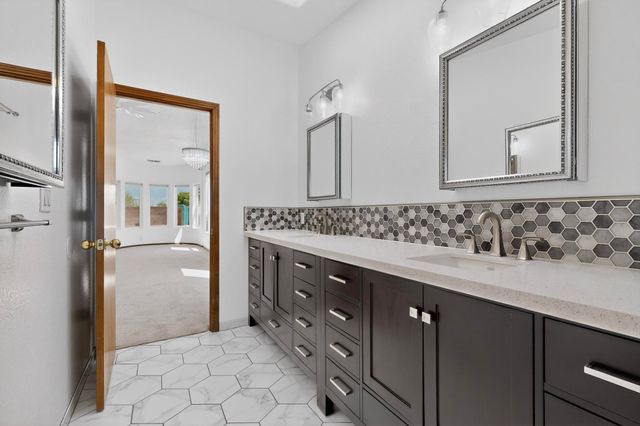 9507 Corona Avenue NE, Albuquerque, NM 87122