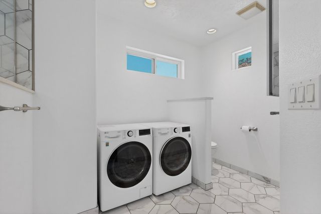 9507 Corona Avenue NE, Albuquerque, NM 87122