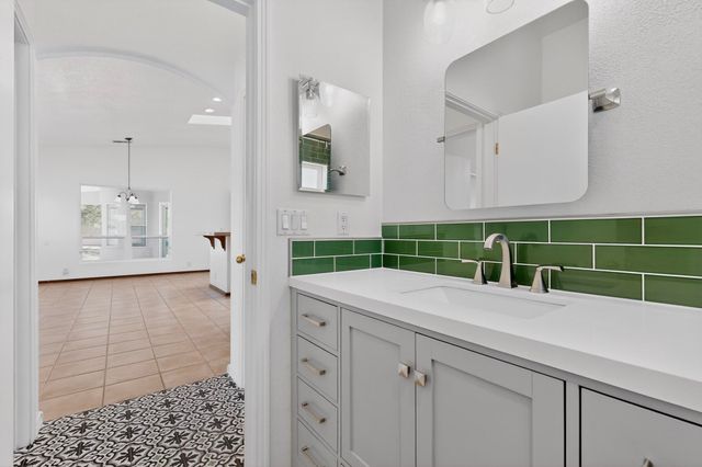 9507 Corona Avenue NE, Albuquerque, NM 87122