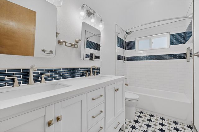 9507 Corona Avenue NE, Albuquerque, NM 87122