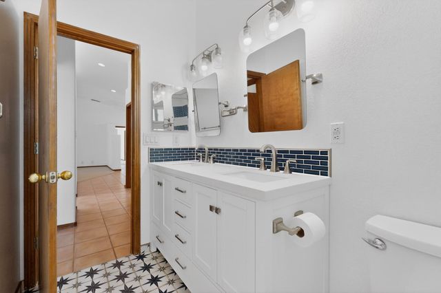 9507 Corona Avenue NE, Albuquerque, NM 87122