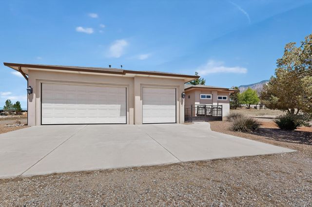 9507 Corona Avenue NE, Albuquerque, NM 87122