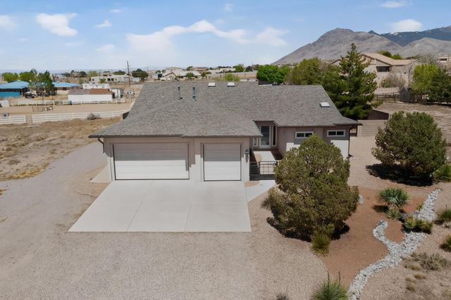 9507 Corona Avenue NE, Albuquerque, NM 87122