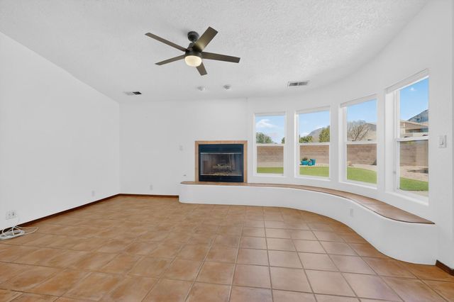 9507 Corona Avenue NE, Albuquerque, NM 87122