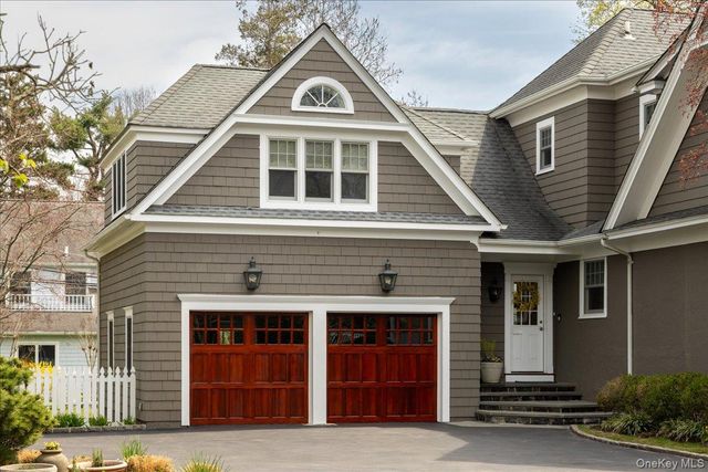 16 Middle Drive, Manhasset, NY 11030