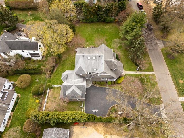 16 Middle Drive, Manhasset, NY 11030