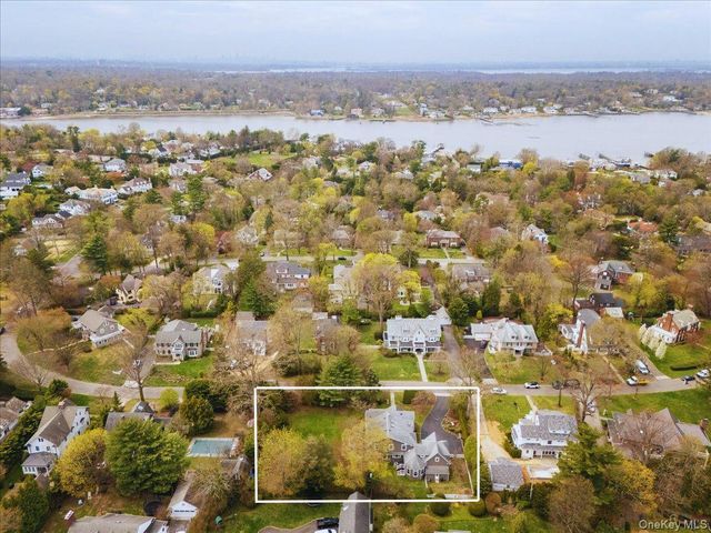 16 Middle Drive, Manhasset, NY 11030