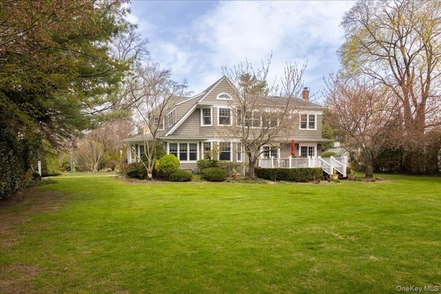 16 Middle Drive, Manhasset, NY 11030