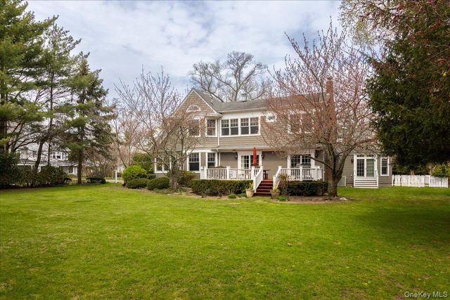 16 Middle Drive, Manhasset, NY 11030
